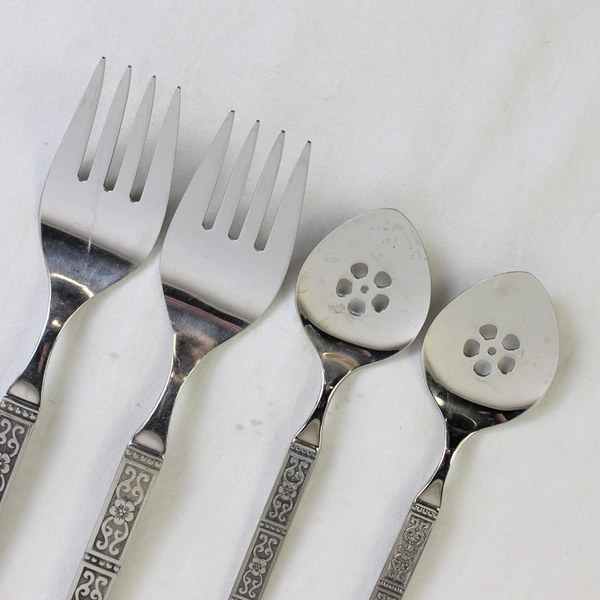 Lot Of 4 Oneida Silver Isabella (Stainless) Flatware 2 Serving Forks & 2 Jelly