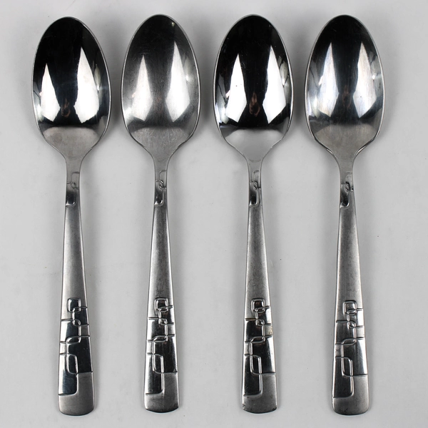 A Set of 4 Oneida Quadratic Pattern Oval Soup Spoons Glossy Frosted 7 Inches