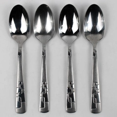 A Set of 4 Oneida Quadratic Pattern Oval Soup Spoons Glossy Frosted 7 Inches