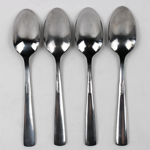 A Set of 4 Oneida Quadratic Pattern Oval Soup Spoons Glossy Frosted 7 Inches