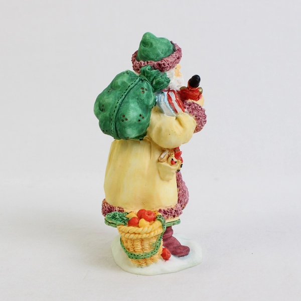 VTG Bronson Collectibles Old World Santas Scotland's First Footer Figurine 1995