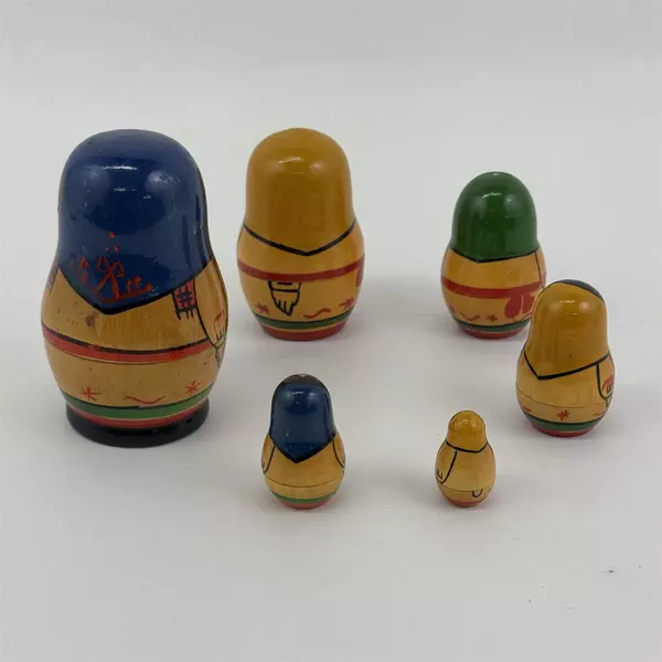Vtg 6-Piece Russian Women Wearing Scarves Folk Art Nesting Dolls Set
