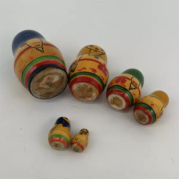 Vtg 6-Piece Russian Women Wearing Scarves Folk Art Nesting Dolls Set