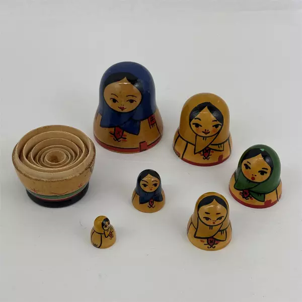 Vtg 6-Piece Russian Women Wearing Scarves Folk Art Nesting Dolls Set