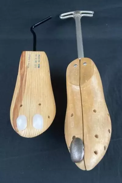 Lot of 2 Vintage Wood Shoe Saver Wooden Shapers Men's Size Large Mille USA Made
