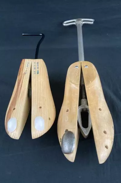 Lot of 2 Vintage Wood Shoe Saver Wooden Shapers Men's Size Large Mille USA Made