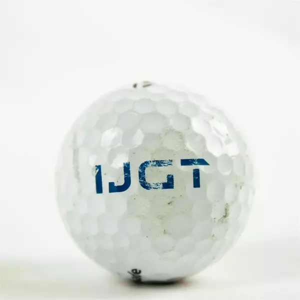 Lot of 8 TaylorMade Used Golf Balls Good Pre-Owned Practice Range