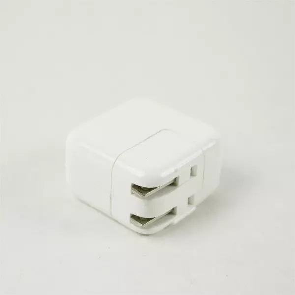 Apple A1357 10W USB Wall Charger Adapter for iPhone iPad iPod Untested