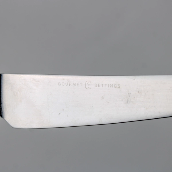 Lot of 4 Gourmet Settings Taxi Pattern 18/10 Stainless Dinner Knives 9" Good