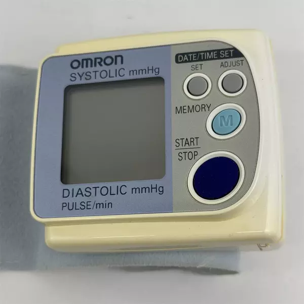 Omron Digital Wrist Blood Pressure Monitor HEM-629 in Plastic Case Portable