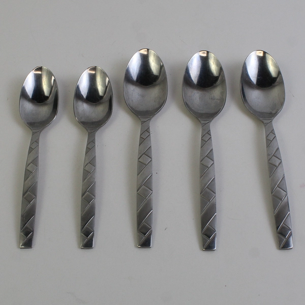 Lot Of 5 Oneida Silver OHS5462  (Stainless) Flatware 3 Soup Spoons & 2 Teaspoons