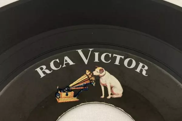 Lot of 2 Perry Como 45 RPM Vinyl Records RCA Victor Magic Moments & More