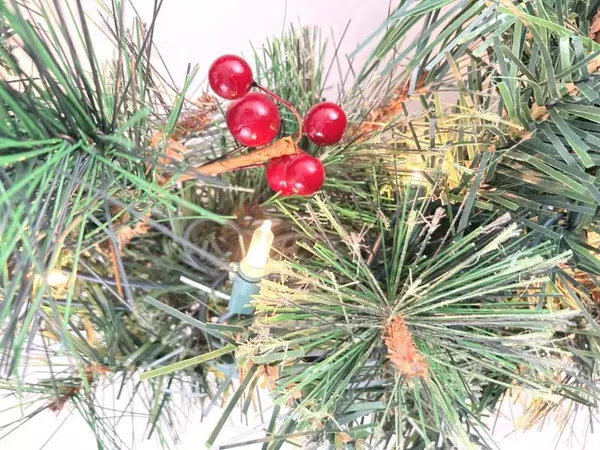 Light Up Christmas Wreath Artificial Pine Holly Berries Pine Cones Tested Works