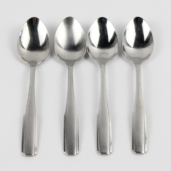A Set of 4 Oneida Satin Fremont Pattern Stainless Teaspoons 6.125 Inches