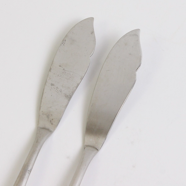 Lot of 2 Oneida Satin Sand Dune With Frosted Indent Butter Knives 6.3 Inches