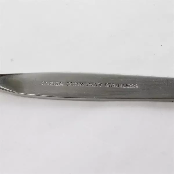 Lot of 7 Oneida Satinique Stainless Oval Place Spoons 7" 