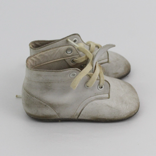 Vintage 1950's Mrs. Days Ideal Baby Shoes White Soft Leather W/Laces  Size 3.5