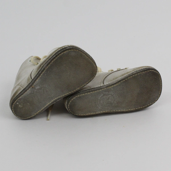 Vintage 1950's Mrs. Days Ideal Baby Shoes White Soft Leather W/Laces  Size 3.5