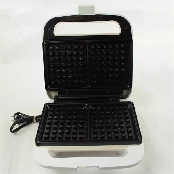 Betty Crocker BC-1958 Belgian Waffle Maker Non-Stick Used