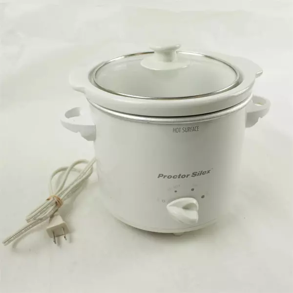 Proctor Silex 1.5 Quart Slow Cooker Crockpot White 33015 4-Heat Settings