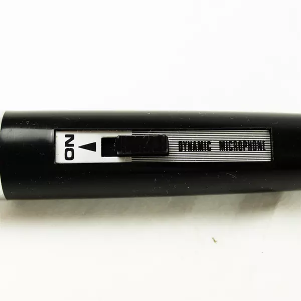 Handheld Dynamic Microphone Black Silver w/ Stand 7.9in Cord Untested