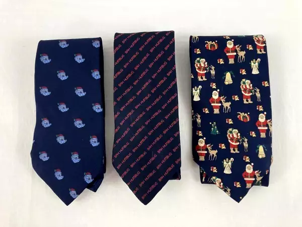 Lot of 3 Vintage Christmas Holiday Neck Ties Silk Santa Bah Humbug Van Heusen