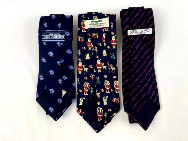 Lot of 3 Vintage Christmas Holiday Neck Ties Silk Santa Bah Humbug Van Heusen