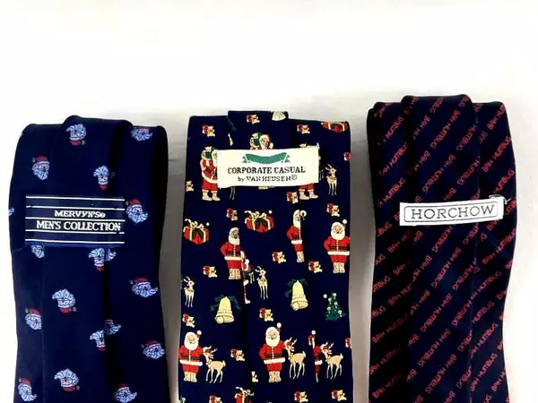 Lot of 3 Vintage Christmas Holiday Neck Ties Silk Santa Bah Humbug Van Heusen
