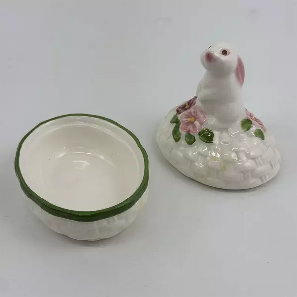 1982 Avon Bunny Rabbit  Ceramic Trinket Box Hand Painted 