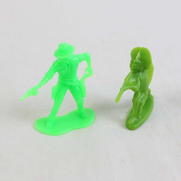 Lot of 21 Vintage Cowboys and Indians Plastic Toys