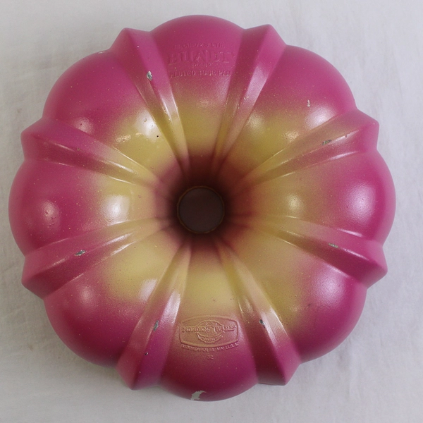 Nordic Ware Bundt Brand Fluted Tube Pan Cake Bakeware 12 Cups