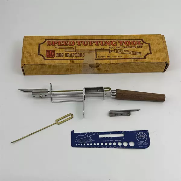 VTG  Rug Crafters Speed Tufting Rug Tapestry Tool Original Box