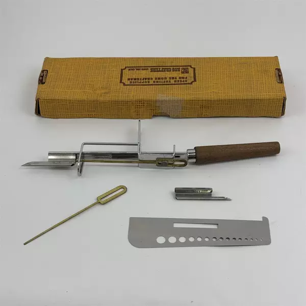 VTG  Rug Crafters Speed Tufting Rug Tapestry Tool Original Box