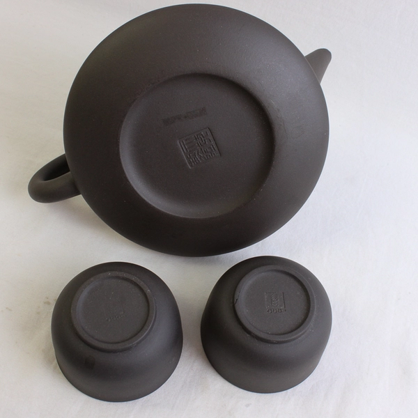 Chinese Zisha Clay Teapot with Two Matching Teacups Removable Tea Strainer