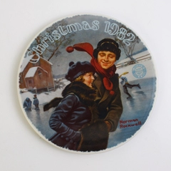 1982 Norman Rockwell Collectible Plate "Christmas Courtship" 11950F