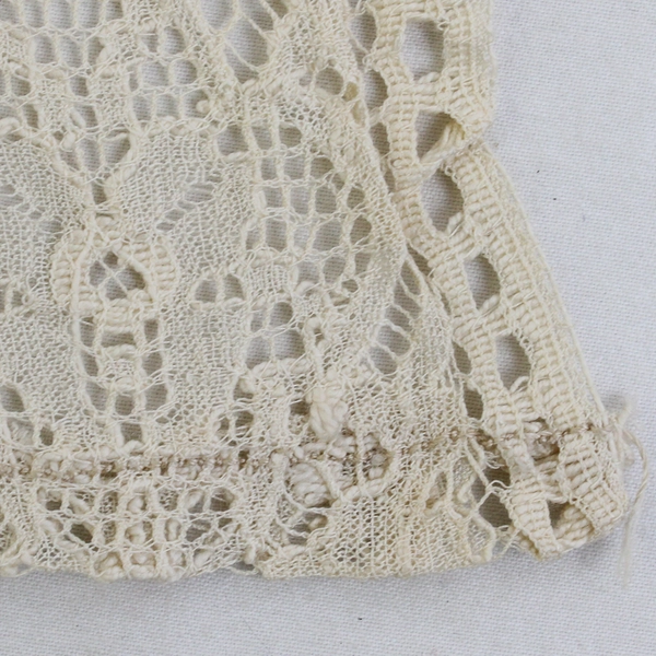 Vintage Ecru Lace Table Runner Dresser Scarf 11.5" x 47.5"
