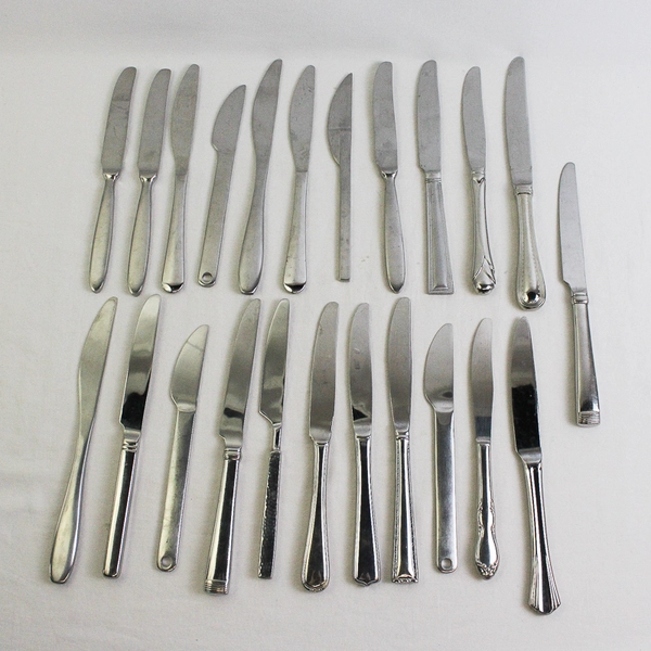 Mixed Lot of 23 Assorted Stainless Steel Dinner Knives Wedding Event Flatware