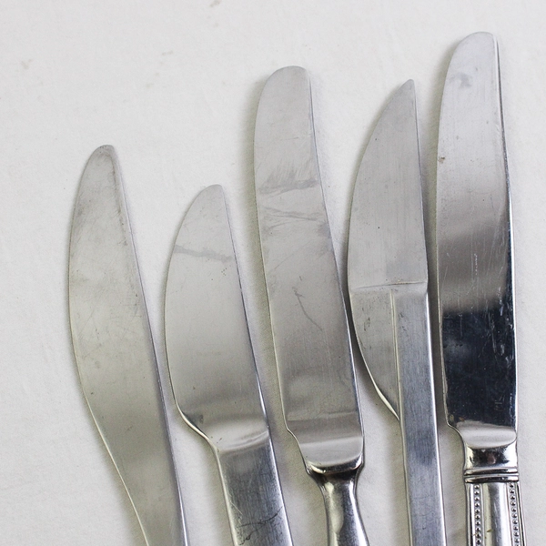 Mixed Lot of 23 Assorted Stainless Steel Dinner Knives Wedding Event Flatware