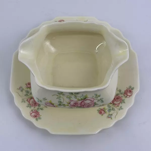W.S. George Lido Canarytone Gravy Boat With Attached Underplate 133A