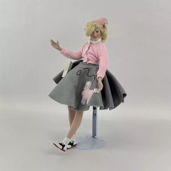 1991 Knowles Yearbook Memories Peggy Sue Porcelain Doll with Stand 16"