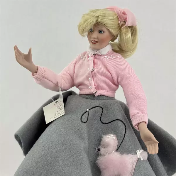 1991 Knowles Yearbook Memories Peggy Sue Porcelain Doll with Stand 16"