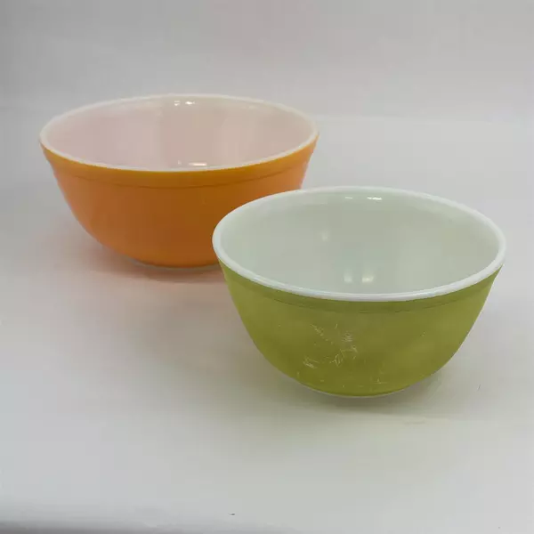 Set of 2 Vintage MCM Pyrex Nesting Bowls 402 Yellow and 403 Orange