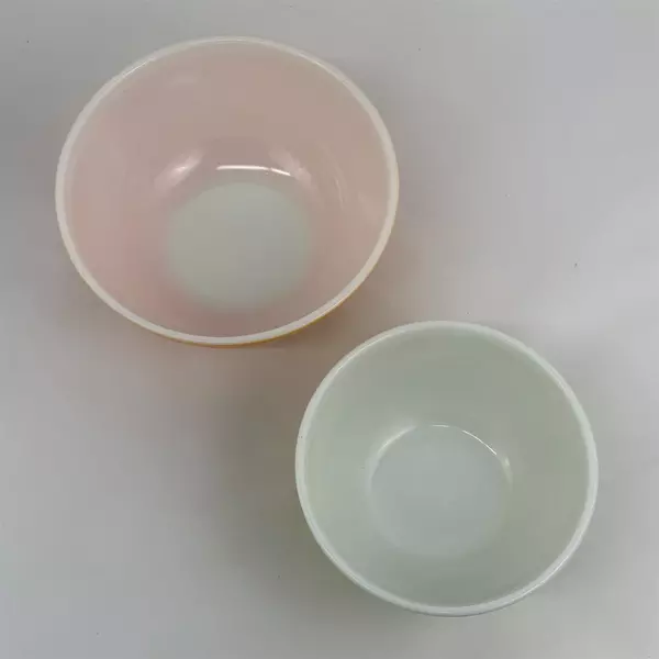 Set of 2 Vintage MCM Pyrex Nesting Bowls 402 Yellow and 403 Orange