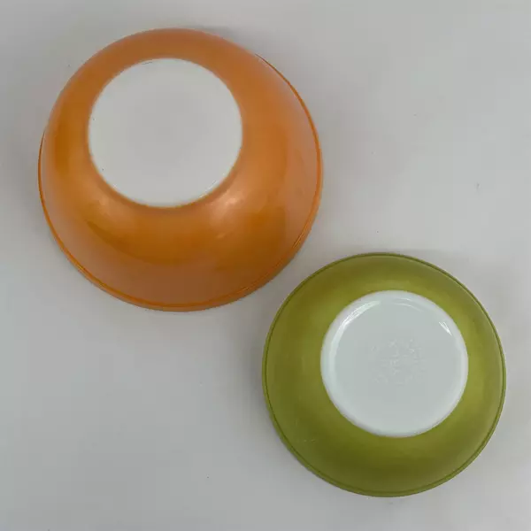 Set of 2 Vintage MCM Pyrex Nesting Bowls 402 Yellow and 403 Orange