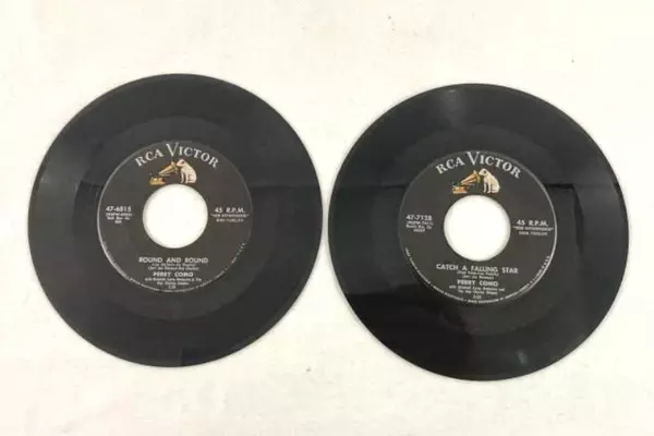 Lot of 2 Perry Como 45 RPM Vinyl Records RCA Victor Magic Moments & More