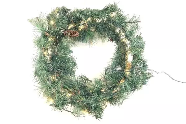 Light Up Christmas Wreath Artificial Pine Holly Berries Pine Cones Tested Works