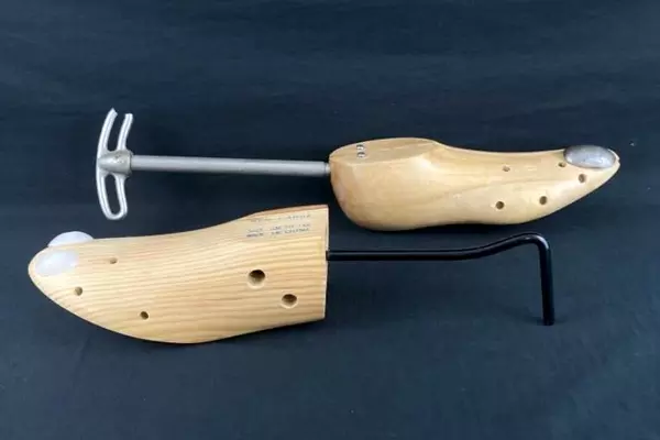 Lot of 2 Vintage Wood Shoe Saver Wooden Shapers Men's Size Large Mille USA Made