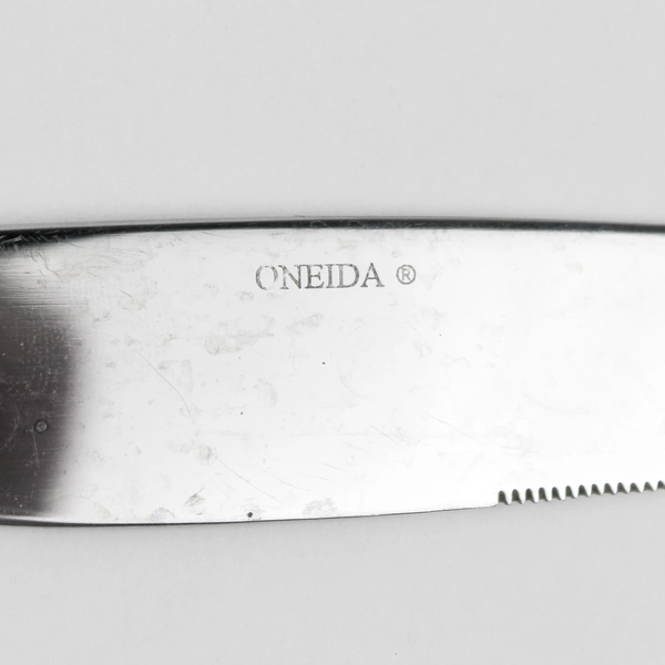 A Set of 4 Oneida Quadratic Pattern Solid Dinner Knives Glossy Frosted 9.5 Inch