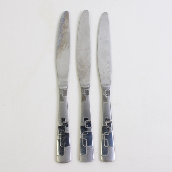 A Lot of 3 Oneida Quadratic Pattern Solid Dinner Knives Glossy Frosted 9.5 Inch
