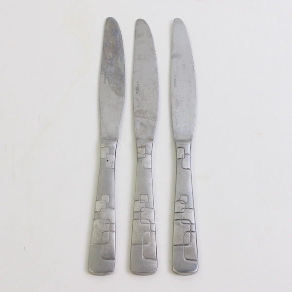 A Lot of 3 Oneida Quadratic Pattern Solid Dinner Knives Glossy Frosted 9.5 Inch